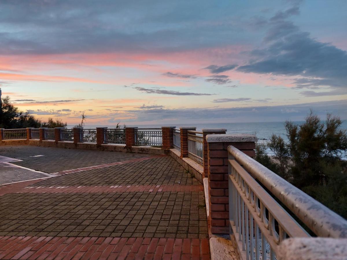 I Tre Marchi Rooms / Camera Mare Termoli Bagian luar foto