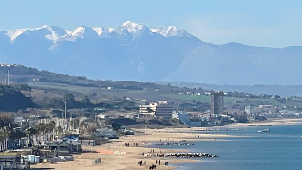 I Tre Marchi Rooms / Camera Mare Termoli Bagian luar foto